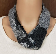 Load image into Gallery viewer, Cowl gray black Hand Knit