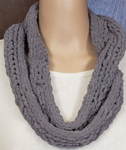 Load image into Gallery viewer, Grey Chunky Infinity Scarf Hand Knit - nw-camo