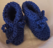 Load image into Gallery viewer, Baby Booties Navy Blue Hand Crocheted - nw-camo
