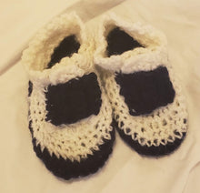Load image into Gallery viewer, Baby Booties Navy and White Hand crocheted - nw-camo