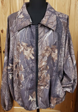 Load image into Gallery viewer, Camo Handler&#39;s Jacket