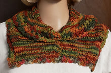Load image into Gallery viewer, Cowl Hand Knit Rust Green