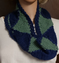 Load image into Gallery viewer, cowl navy moss green